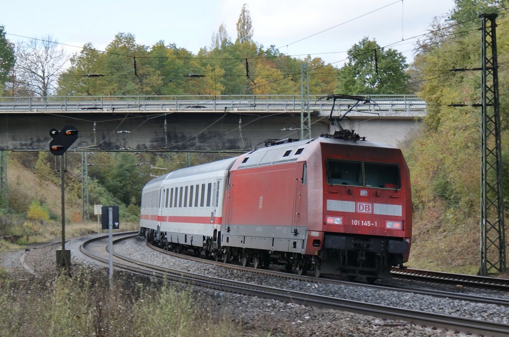 101 145-1 mit IC 2250 von Leipzig nach Frankfurt(M) Flughafen Fernbf kurz vor Fulda am 26.10.2011