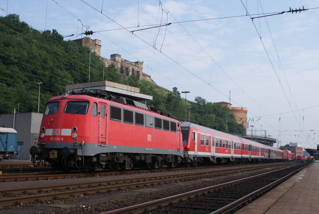 101 434-8 abgestellt mit einem Regionalexpress in Koblenz Hbf am 02.07.2009