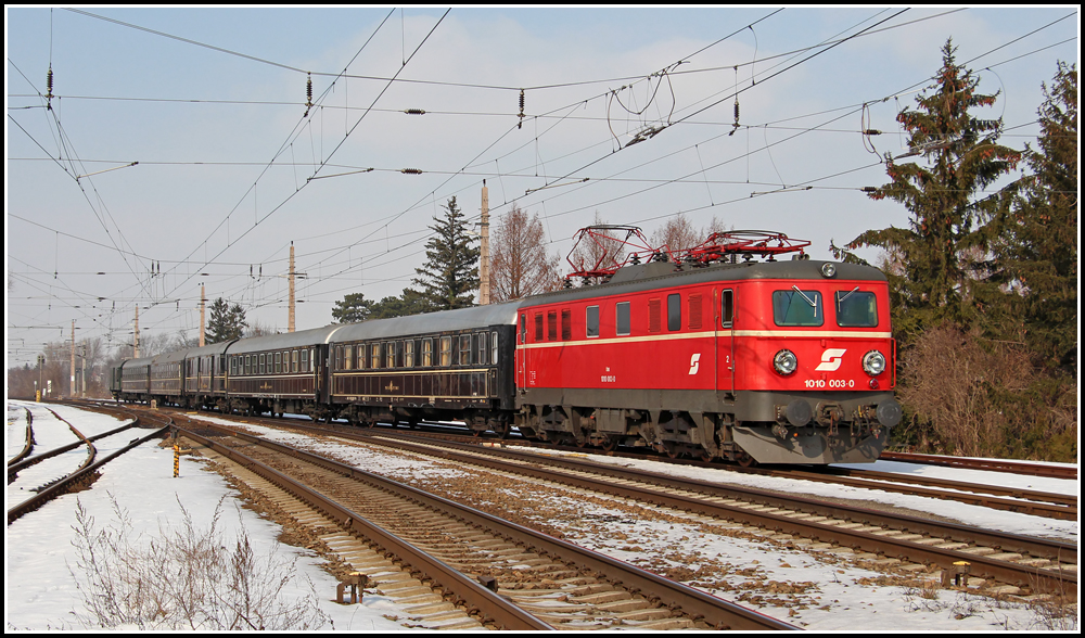 1010 003-0 mit SR 14370 (Wien FJB - Ernstbrunn), aufgenommen am 17.02.2013 um 12:06 Uhr bei der Einfahrt in den Bahnhof Korneuburg.