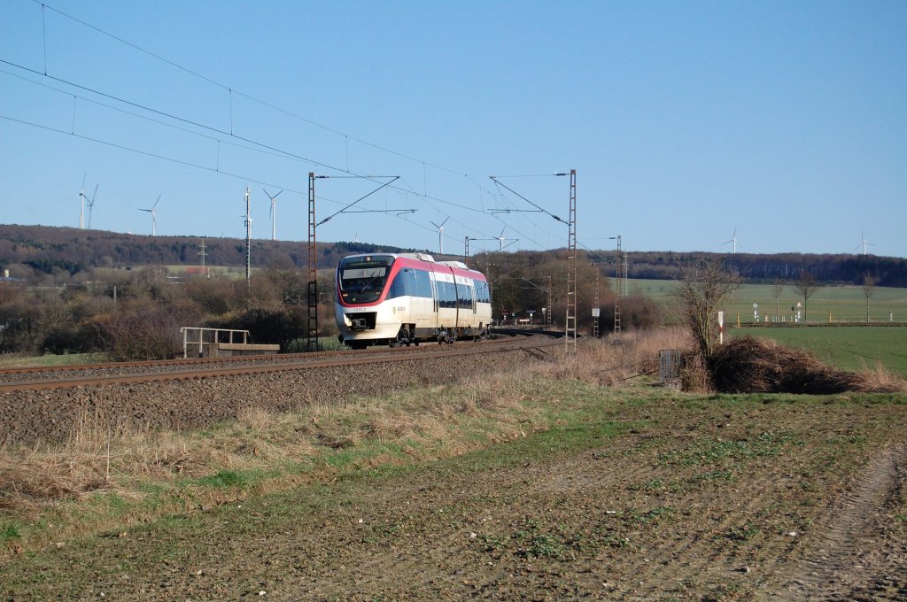 1010-2 der Regio-Bahn, hier als DLt von Kassel (Bombardier Werke) in Richtung Ruhrgebiet, zwischen Neuenbeken und Benhausen, 19.03.2011. Gru an den Tf !!!