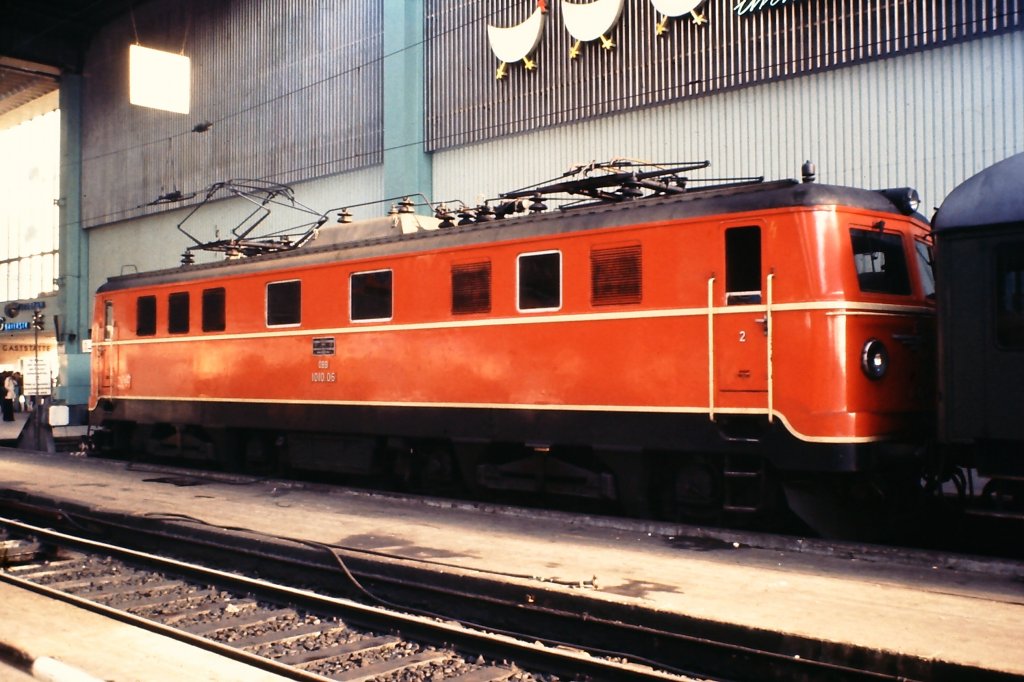 1010.06 hat Mitte der 1980er Jahre Mnchen Hbf. erreicht.