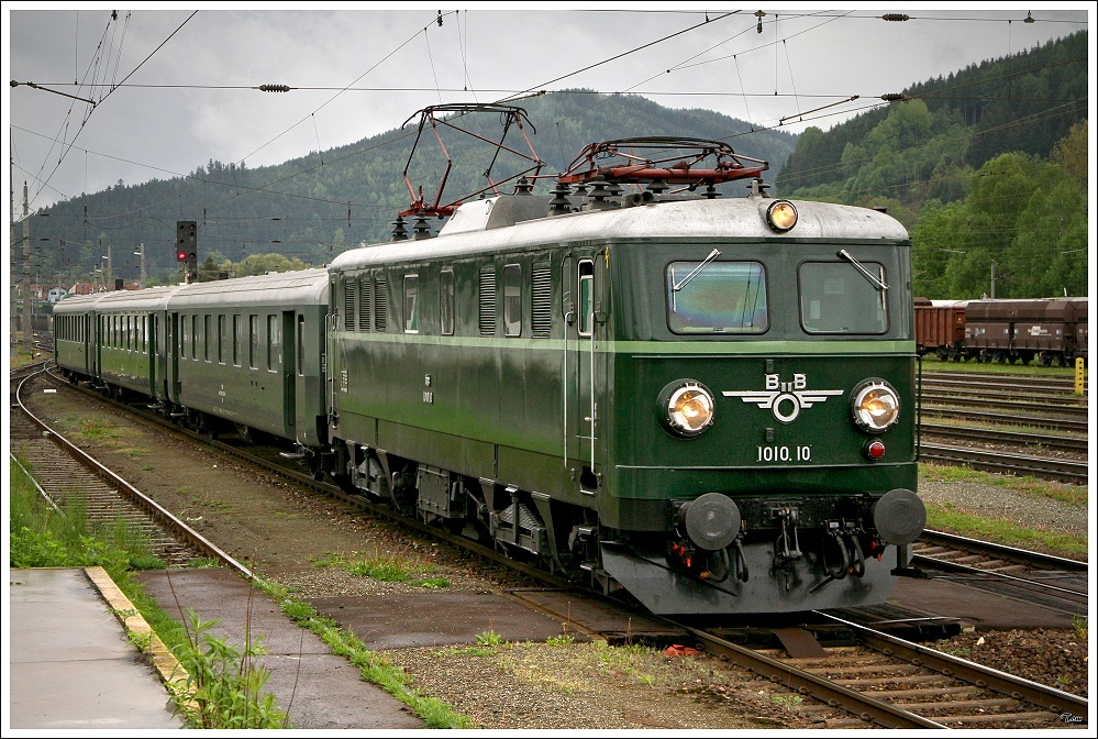 1010.10 fhrt mit E 16177 von Wien FJB nach Knittelfeld zum Andampfen. Knittelfeld 13.05.2010