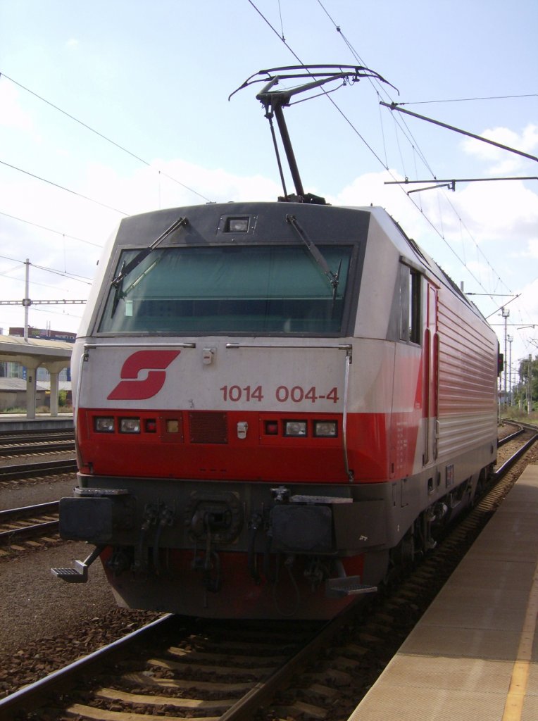 1014 004-4 als Triebfahrzeig vom Wiesel am Bahnhof Bratislava am 18.9.2007