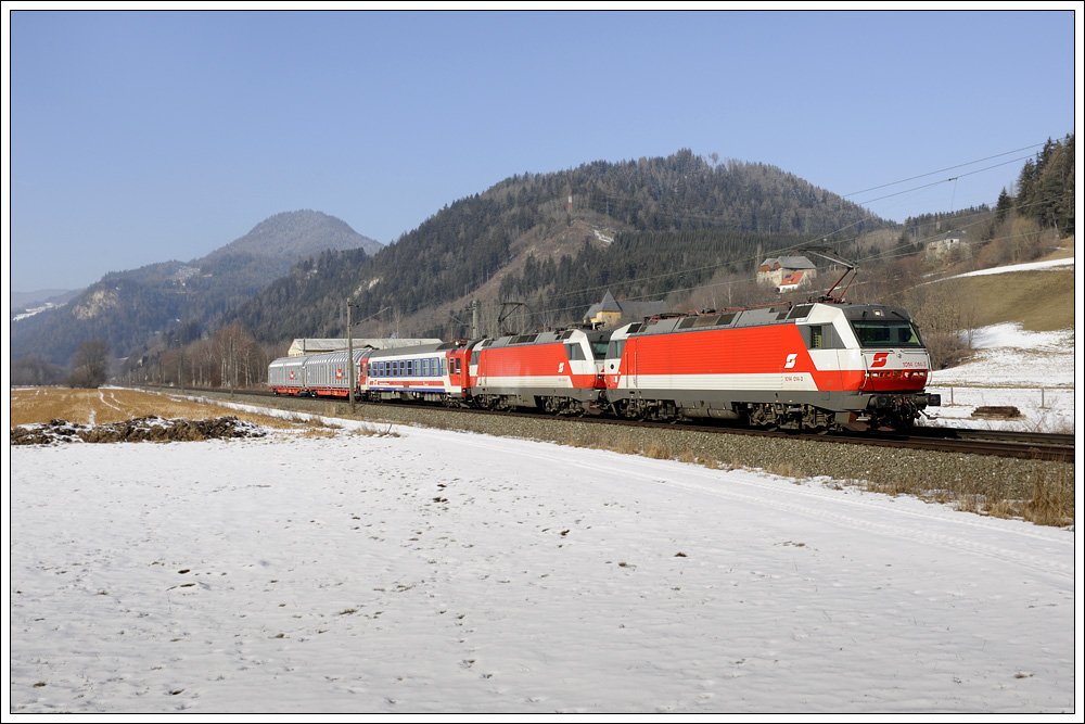 1014 014 und 1014 003 mit dem SPROB 97704 von Unzmarkt nach Leoben, am 9.2.2010 in Sauerbrunn in der Obersteiermark aufgenommen.