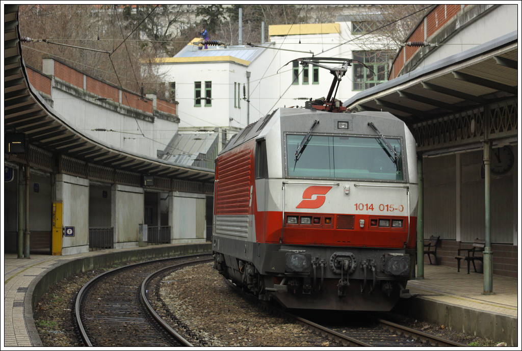 1014 015 wurde am 11. Februar 2011 im Zuge einer Streckenschulungsfahrt auf der Vorortelinie beim Passieren der Haltestelle Wien Breitensee als SLZ 95292 abgelichtet.