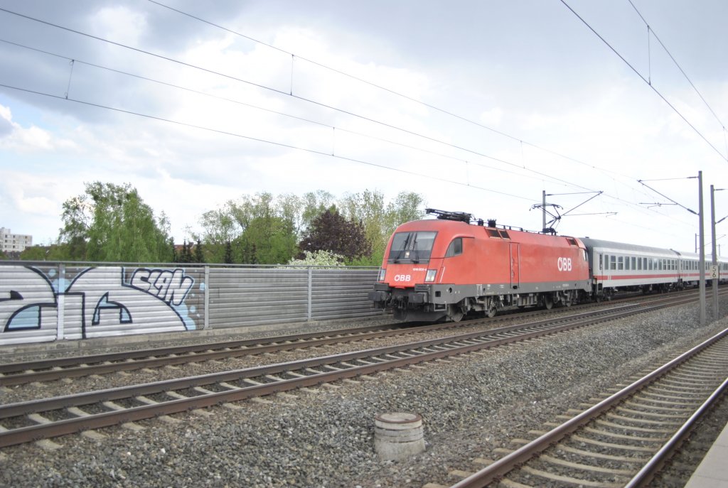 1016 003-4, mit IC 2082  Knigsee , am 01.05.10 fhrt durch Hannover/Ledeburg