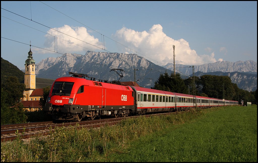 1016 004 konnte mit dem OEC 161 „VORALBERG“ vor dem Kloster Raisach abgelichtet werden. (07.08.2009)