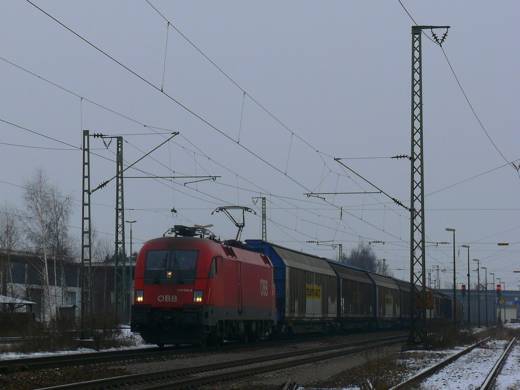 1016 006-6 mit einem Gterzug aus Richtung Passau bei der Durchfahrt in Obertraubling, 9.01.2010