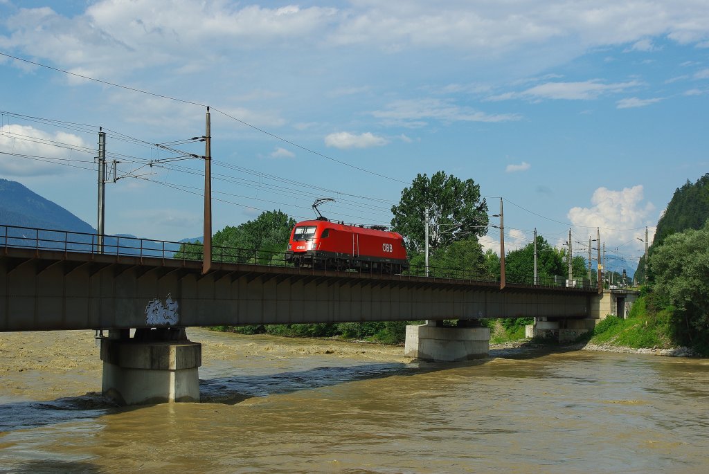 1016 007-5 berquert Lz den Inn in Brixlegg. Aufgenommen am 13.07.2010.