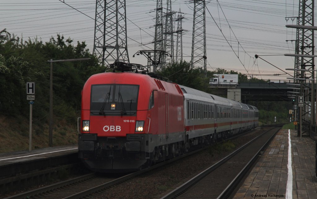 1016 010-9 mit dem IC 2058 (Frankfurt(Main)Hbf-Saarbrcken Hbf) in Mannheim Seckenheim 16.5.11