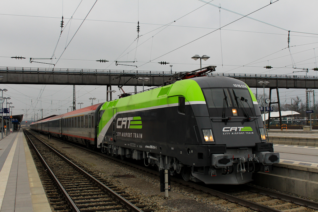 1016 014  CAT  mit dem EC 112 nach Frankfurt am Main. Aufgenommen am 1. Dezember in Rosenheim.