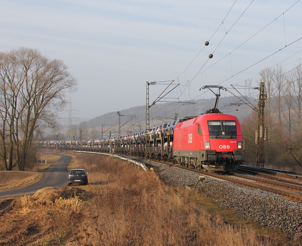 1016 016-6 mit dem tglichen  Mini-Zug  in Fahrtrichtung Norden. Aufgenommen am 03.03.2012 bei Mecklar.