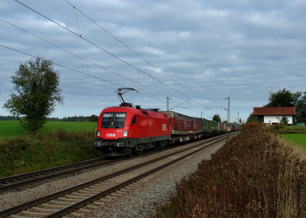 1016 016 mit einem KLV am 13.10.2012 unterwegs bei Hilperting.