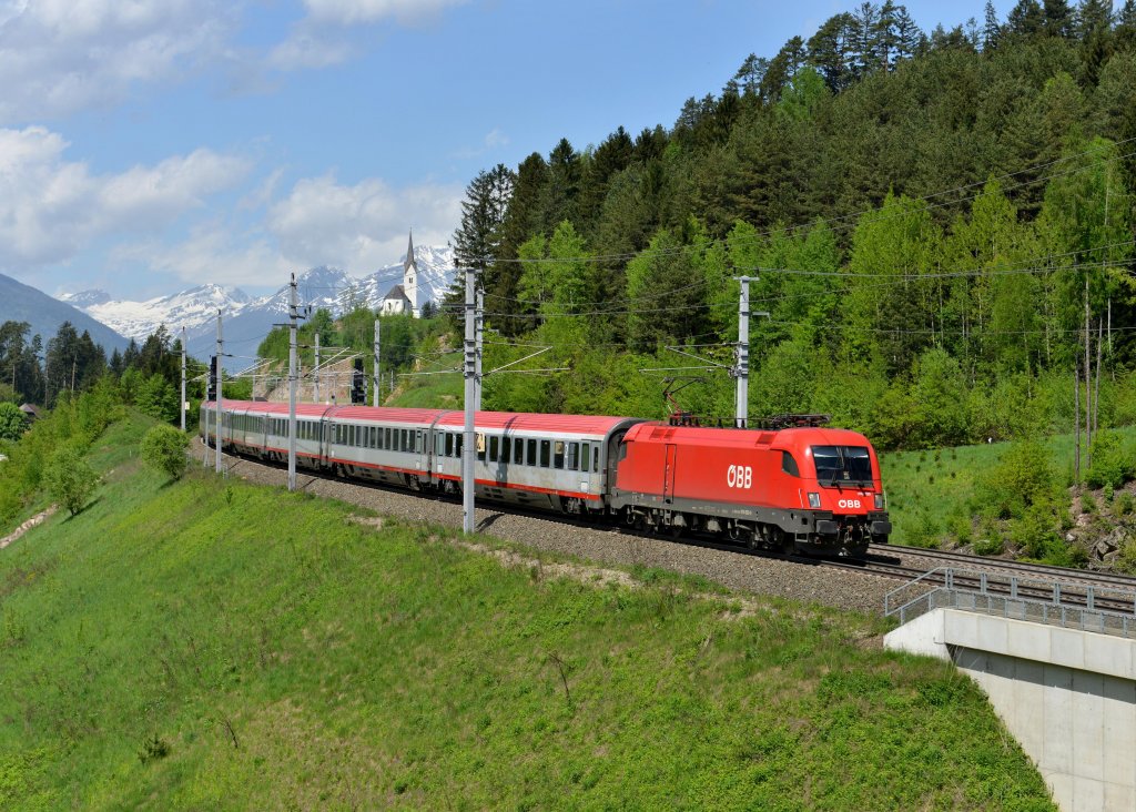 1016 020 mit EC 111 am 04.05.2013 bei Pusarnitz.