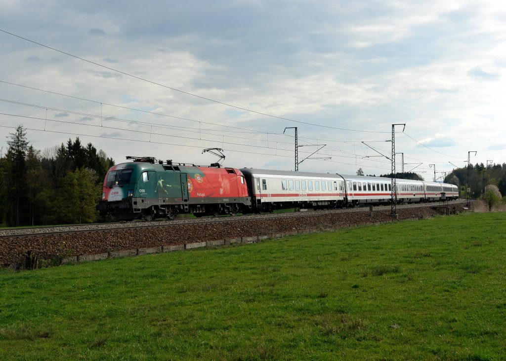 1016 025  EM-Portugal  mit IC 2082 am 18.04.2009 unterwegs bei Fuchsreut.