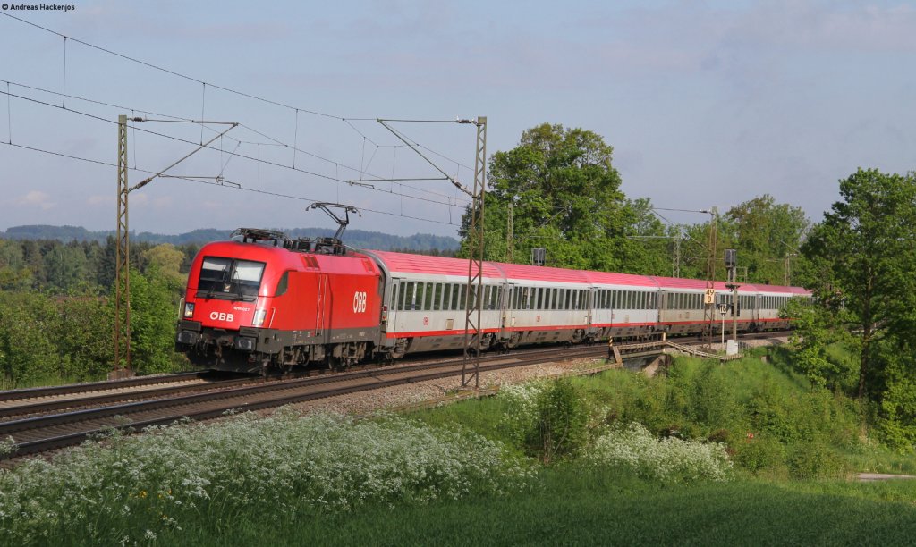 1016 027-3 mit dem EC 111 (Mnchen Hbf-Klagenfurt Hbf) bei Weiching 18.5.13