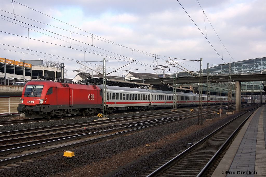 1016 032 mit dem IC2083 in Hannover Messe/Laatzen am 4.3.10.