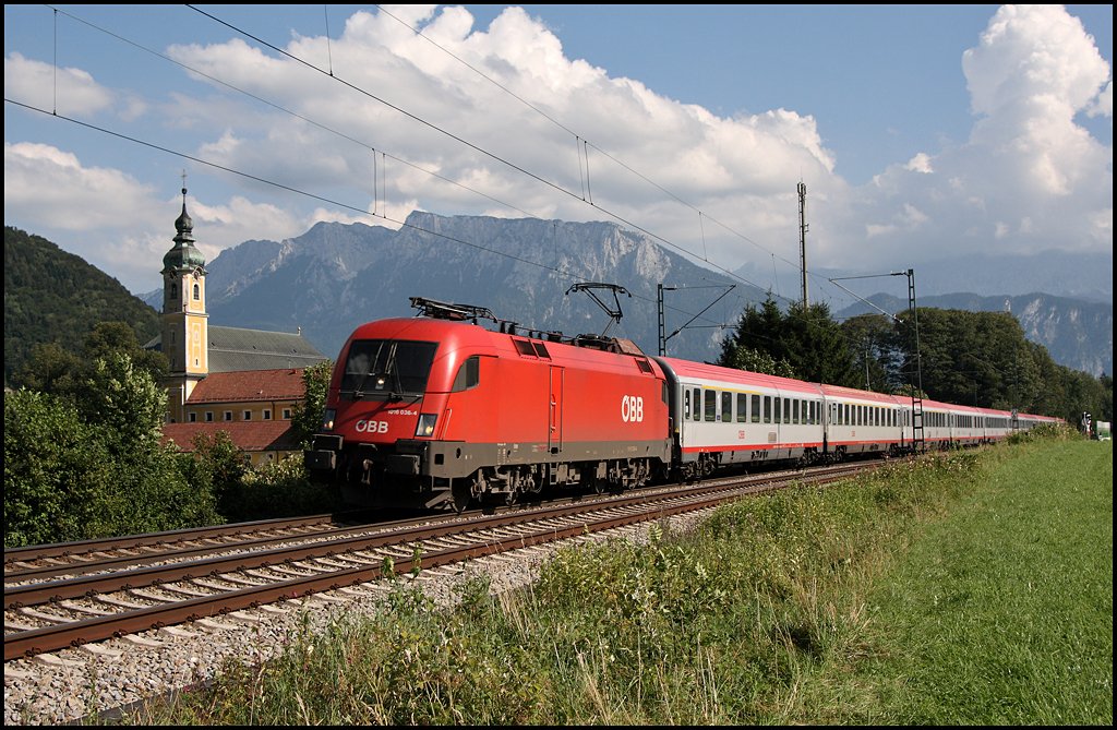 1016 036 legt sich vor dem Kloster Raisach mit dem OEC 569 „BERNARD Ingenieure“, Bregenz – Wien Westbahnhof, in die Kurve. (06.08.2009)