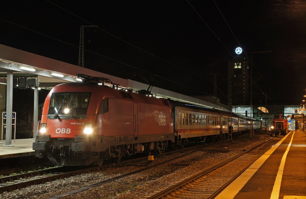 1016 039-8 mit CNL 419 / IC 60419 Amsterdam-Centraal - Mnchen Hbf in Stuttgart Hbf. 14.01.12