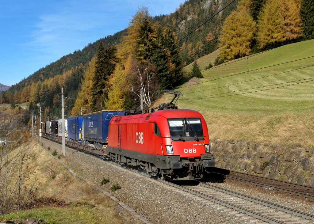 1016 040 mit einer Rola am 03.11.2011 bei Wolf am Brenner.