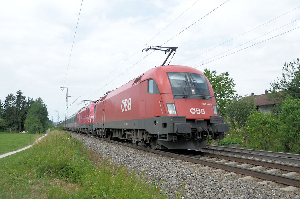 1016 041 & 1116 003 (RCA) am 17.07.10 bei Freilassing