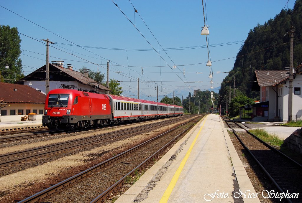 1016 046-3 sorgte mit BB IC 542  Skicircus Saalbach Hinterglemm Leogang  Wien Westbahnhof - Innsbruck Hbf. wieder fr etwas Abwechslung in Richtung Innsbruck,Brixlegg (sterreichurlaub 20.08.09)