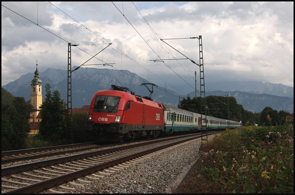 1016 050 ist mit diesem EuroCity auf dem Weg nach M�nchen. (11.08.2009)