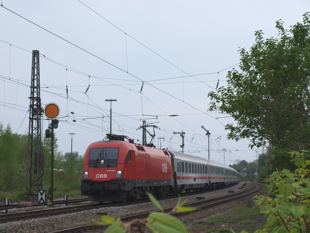 1016.028 mit dem Ic 119 am 23.4.11 bei der Durchfahrt in Lindau Reutin