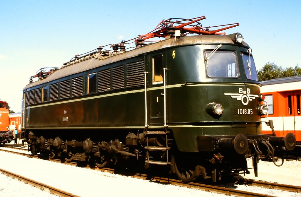 1018.05 auf der Ausstellung zum 150-jhrigen Jubilum der Eisenbahn in sterreich im Jahre 1987 in Wien.