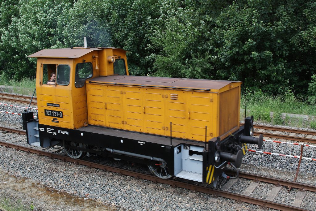 102 131-0 am 05.06.2011 bei der Fahrzeugpaarade im Eisenbahnmuseum Schwarzenberg.

