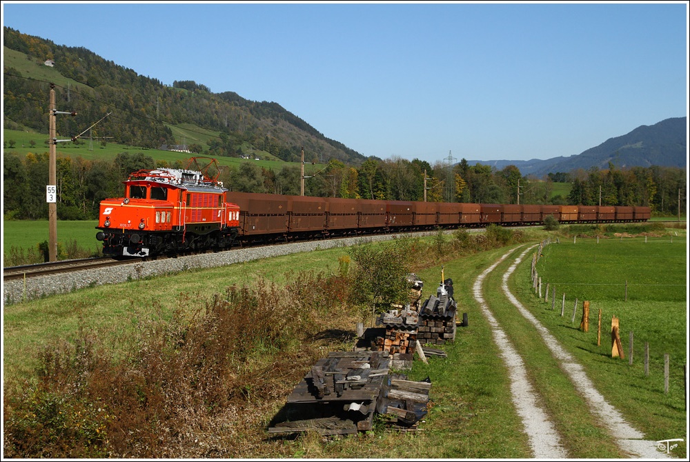 1020 037 der GEG fhrt mit dem Planstrom SDZ von Linz-Stahlwerke nach Bischofshofen. 
Pruggern 4.10.2010 

