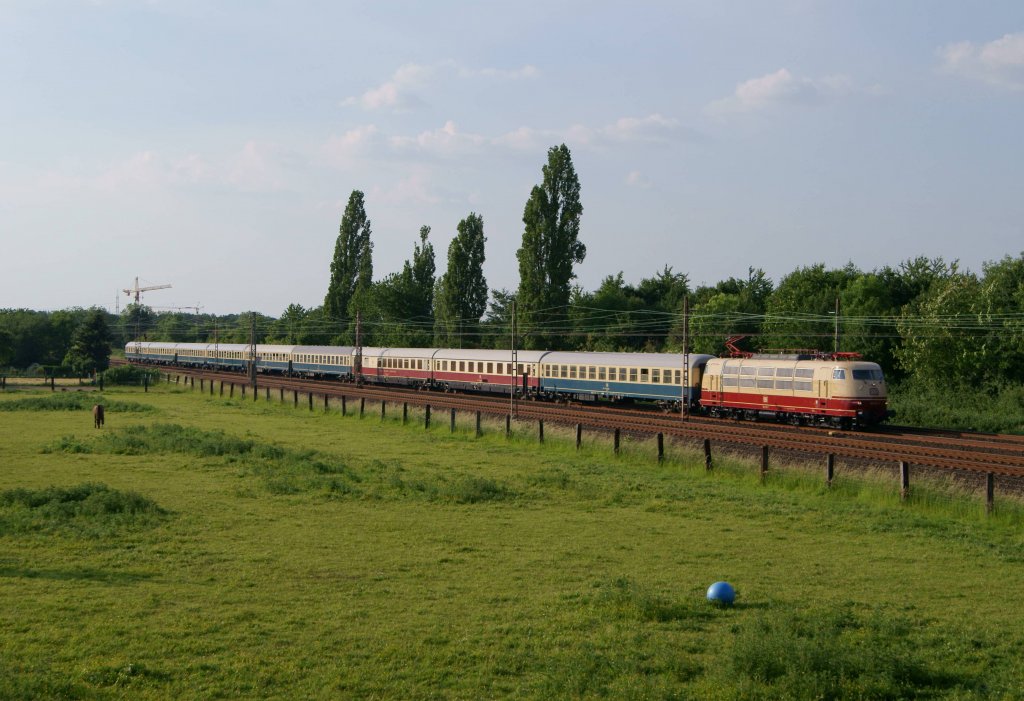 103 113-3 mit dem IC 2417 von Flensburg nach Kln am 28.05.2012 in Langenfeld (Rhld)