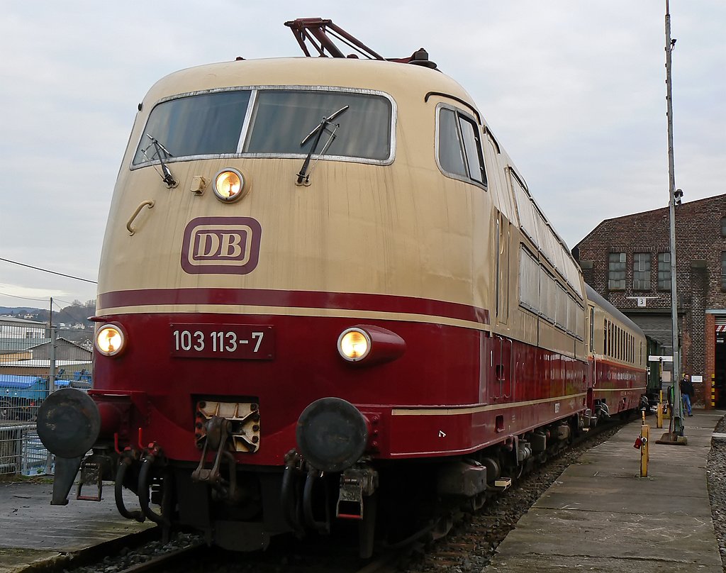 103 113-7 im DB Museum Koblenz , vielen Dank an die freundliche Crew des Museums, die uns heut eine informative Fhrung und das ein oder andere Schmankerl ermglichte !! 
