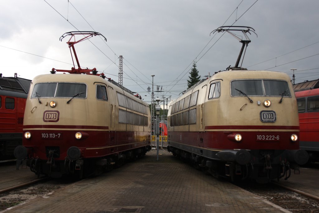 103 113 neben 103 222 hat man auch nicht jeden Tag am 18.09.2010 standen beide nebeneinander im BW Osnbrck.