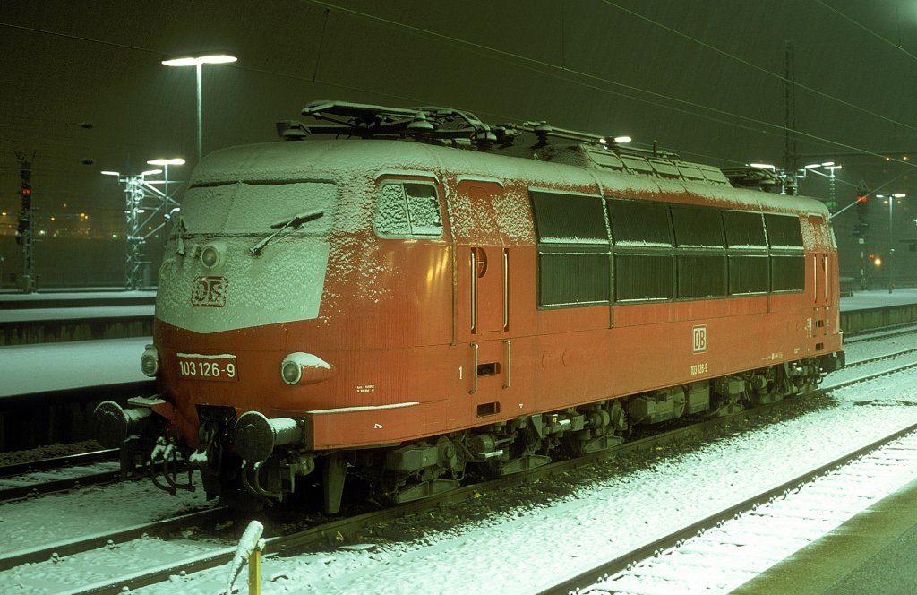 103 126  Stuttgart Hbf  26.12.00