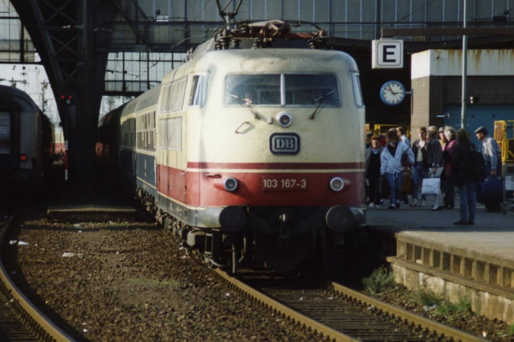 103 167-3 im Hauptbahnhof Bremen 1988