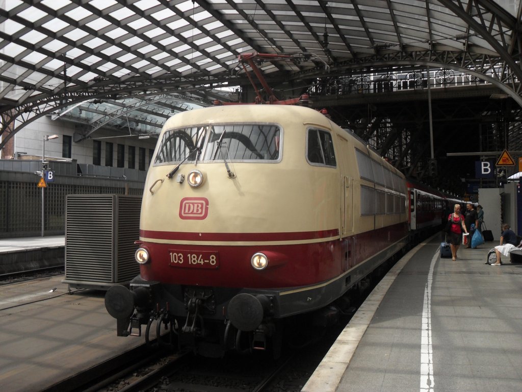 103 184-8 am 9.7.10 im Knlner Hbf.