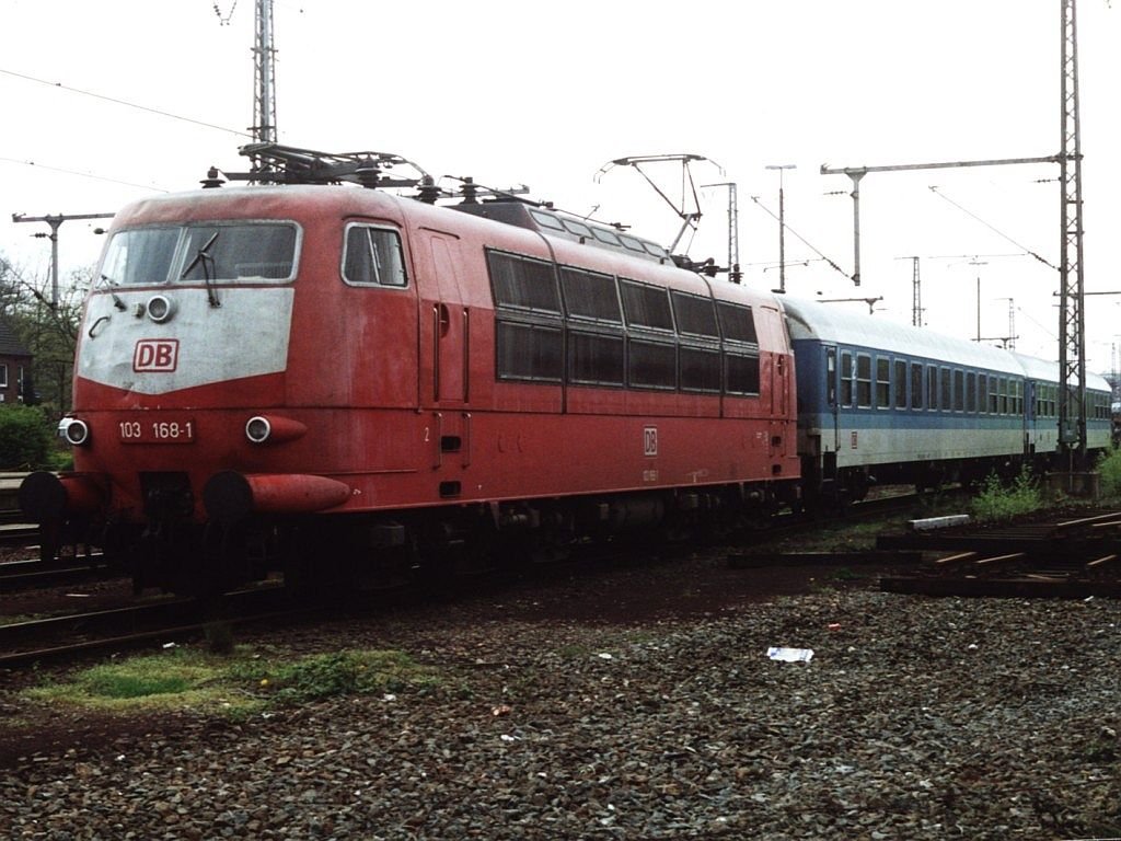 103 184-8 auf Bahnhof Bad Bentheim am 21-4-2000. Bild und scan: Date Jan de Vries.
