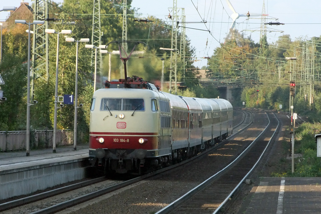 103 184-8 bei der Einfahrt in Recklinghausen 26.9.2010