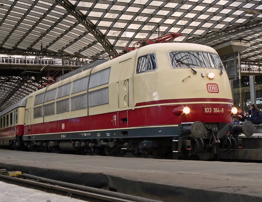 103 184-8 in Kln Hbf am 27.03.2010