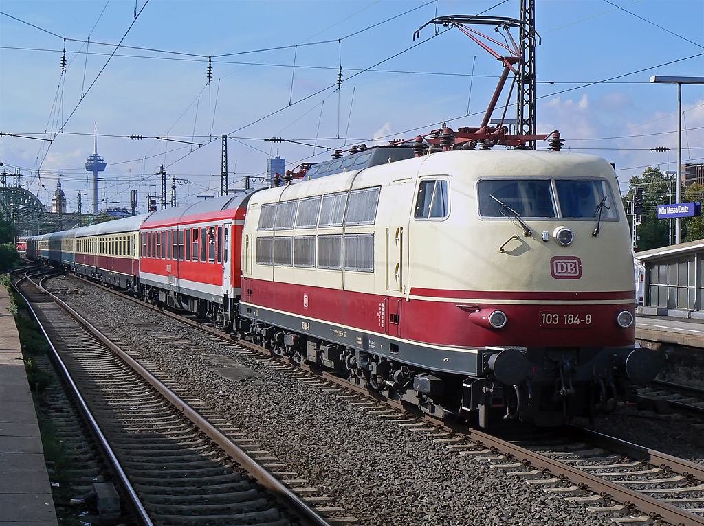 103 184-8 mit IC1806 in Kln/Messe Deutz am 01.10.2010