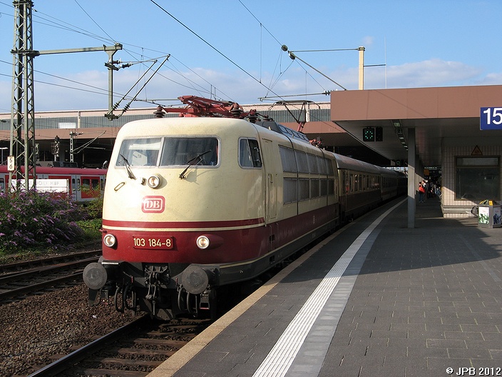 103 184-8 mit InterCity in Dsseldorf Hbf am 31.07.2011