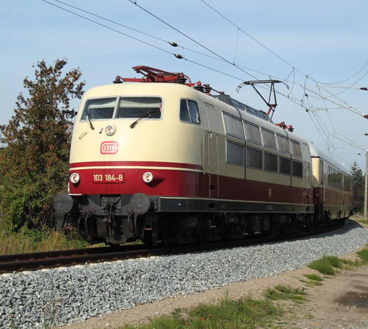 103 184-8 mit TEE von Ostseebad Binz nach Koblenz bei der Umfahrung in Hhe Rostock Hbf.28.09.2011 