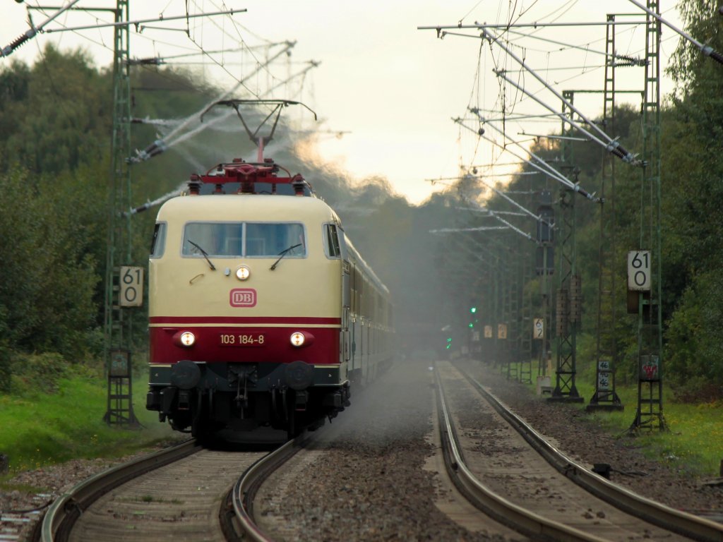 103 184-8 wirbelt am 20.09.2011 auf der KBS 480 Aachen-Kln kurz vor Stolberg mchtig Staub auf.