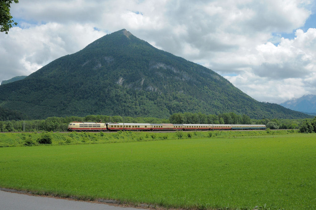 103 184 am 12.06.11 mit dem TEE nach Dortmund bei Laar im Inntal