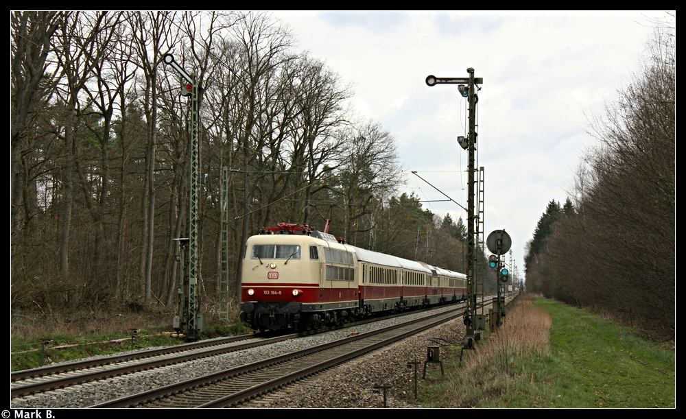 103 184 mit dem TEE 5460 von Dortmund nach Domodossola bei Forchheim(Baden). Aufgenommen am 01.04.10. Kein Aprilscherz brigens... ;-)