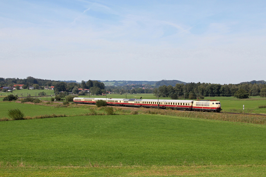103 184 mit einem TEE Sonderzug am 11.09.2011 bei Bernau am Chiemsee.