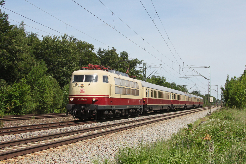 103 184 mit TEE 9 am 29.05.2011 in Haar.