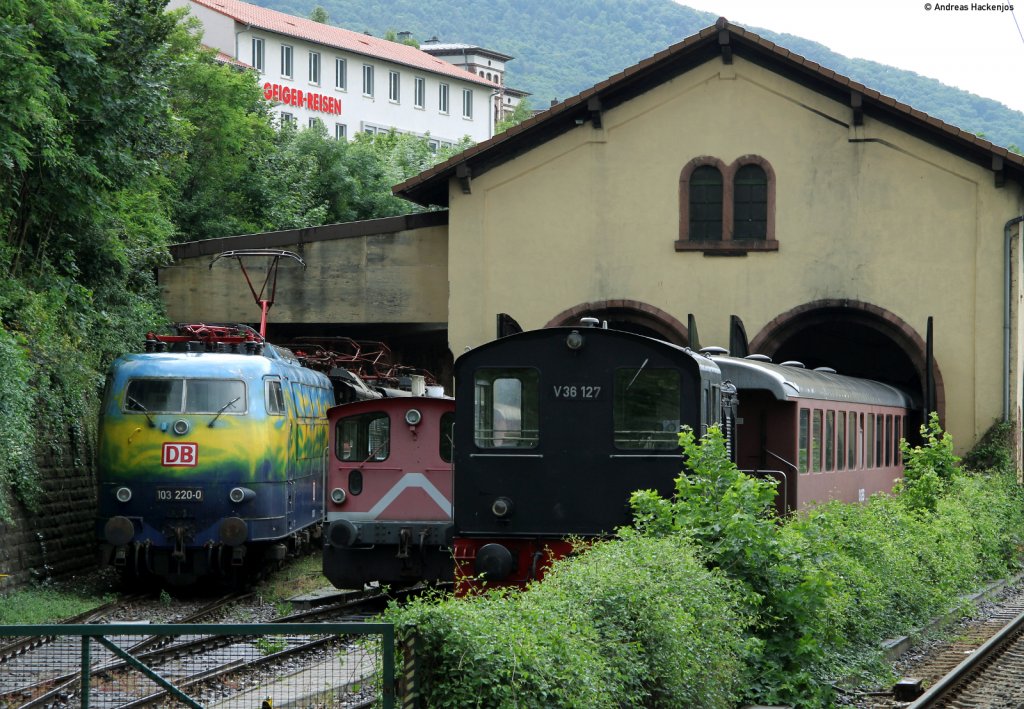 103 220-0 in Neustadt (Weinstr.) Hbf 26.5.11