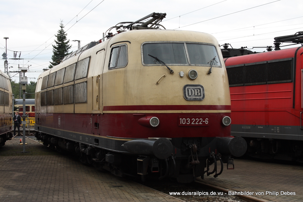 103 222-6 (DB) steht am 19. September 2010 im Betriebswerk Osnabrck (Doppeljubilum: 125 Jahre Betriebswerk Osnabrck und 175 Jahre Eisenbahn in Deutschland)